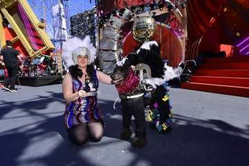  Channel vuelve a subirse al trono del Carnaval Canino con la fantasía 'Platinium'/Lpacarnaval.