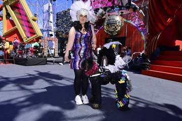  Channel vuelve a subirse al trono del Carnaval Canino con la fantasía 'Platinium'/Lpacarnaval.