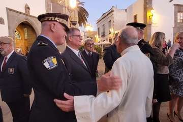 Telde asiste al solemne acto de Arriado de Bandera y Homenaje a los Caídos/TA, Antonio Alí y Jesús Ruiz Mesa.
