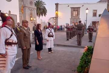 Telde asiste al solemne acto de Arriado de Bandera y Homenaje a los Caídos/TA, Antonio Alí y Jesús Ruiz Mesa.