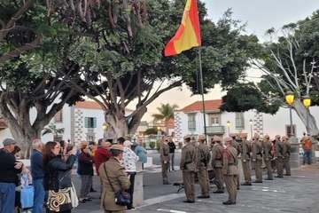 Telde asiste al solemne acto de Arriado de Bandera y Homenaje a los Caídos/TA, Antonio Alí y Jesús Ruiz Mesa.