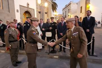 Telde asiste al solemne acto de Arriado de Bandera y Homenaje a los Caídos/TA, Antonio Alí y Jesús Ruiz Mesa.
