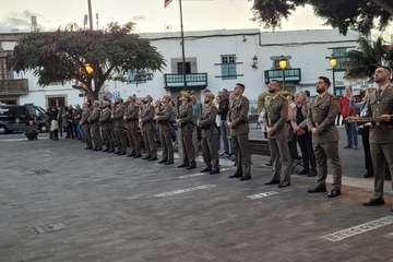 Telde asiste al solemne acto de Arriado de Bandera y Homenaje a los Caídos/TA, Antonio Alí y Jesús Ruiz Mesa.