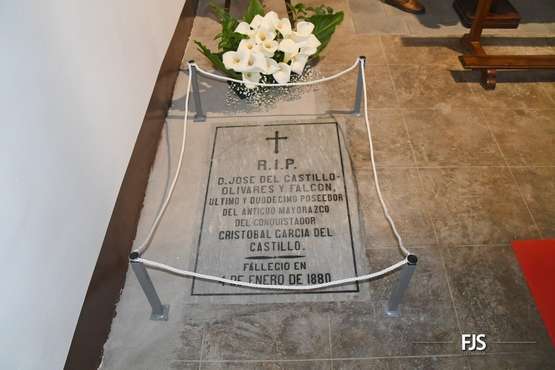 La ermita de San Antonio recupera su antigua lápida sepulcral del siglo XIX/FJS Fotografía y TA.