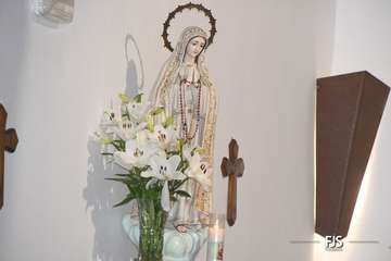La ermita de San Antonio recupera su antigua lápida sepulcral del siglo XIX/FJS Fotografía y TA.