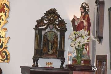 La ermita de San Antonio recupera su antigua lápida sepulcral del siglo XIX/FJS Fotografía y TA.