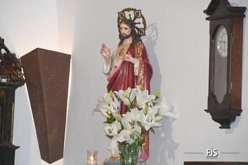 La ermita de San Antonio recupera su antigua lápida sepulcral del siglo XIX/FJS Fotografía y TA.