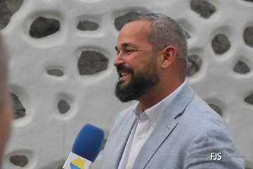 La ermita de San Antonio recupera su antigua lápida sepulcral del siglo XIX/FJS Fotografía y TA.