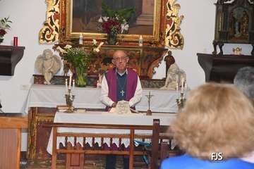 La ermita de San Antonio recupera su antigua lápida sepulcral del siglo XIX/FJS Fotografía y TA.