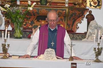 La ermita de San Antonio recupera su antigua lápida sepulcral del siglo XIX/FJS Fotografía y TA.