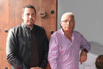 La ermita de San Antonio recupera su antigua lápida sepulcral del siglo XIX/FJS Fotografía y TA.