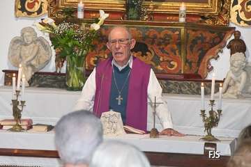 La ermita de San Antonio recupera su antigua lápida sepulcral del siglo XIX/FJS Fotografía y TA.