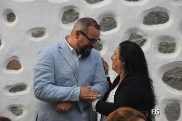 La ermita de San Antonio recupera su antigua lápida sepulcral del siglo XIX/FJS Fotografía y TA.