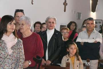 La ermita de San Antonio recupera su antigua lápida sepulcral del siglo XIX/FJS Fotografía y TA.
