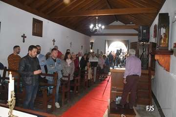 La ermita de San Antonio recupera su antigua lápida sepulcral del siglo XIX/FJS Fotografía y TA.