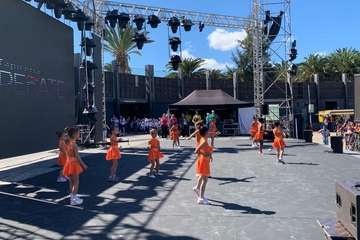El Festival Holi da un toque multicolor al Carnaval Infantil de Telde/TA.