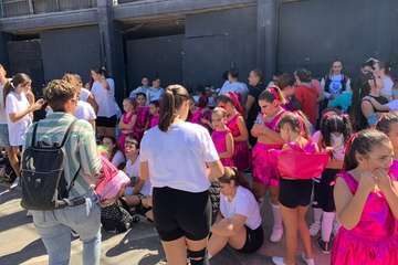 El Festival Holi da un toque multicolor al Carnaval Infantil de Telde/TA.