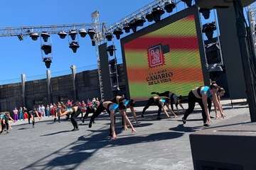 El Festival Holi da un toque multicolor al Carnaval Infantil de Telde/TA.