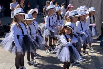El Festival Holi da un toque multicolor al Carnaval Infantil de Telde/TA.