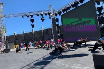 El Festival Holi da un toque multicolor al Carnaval Infantil de Telde/TA.