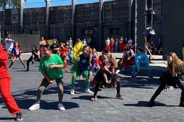 El Festival Holi da un toque multicolor al Carnaval Infantil de Telde/TA.