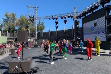 El Festival Holi da un toque multicolor al Carnaval Infantil de Telde/TA.