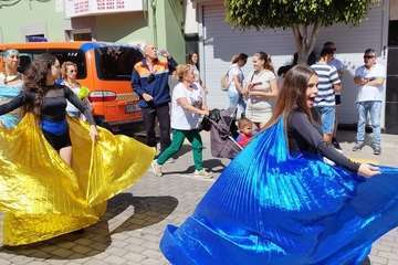  Un animado pasacalle infantil anuncia la magna cabalgata carnavalera de Telde/TA.