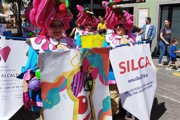  Un animado pasacalle infantil anuncia la magna cabalgata carnavalera de Telde/TA.