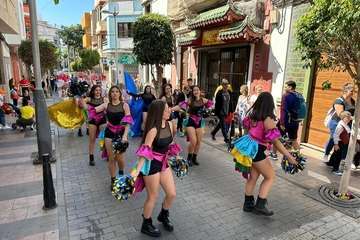  Un animado pasacalle infantil anuncia la magna cabalgata carnavalera de Telde/TA.