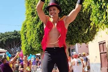  Un animado pasacalle infantil anuncia la magna cabalgata carnavalera de Telde/TA.