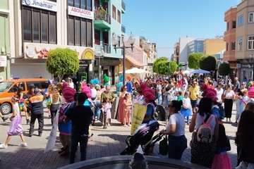  Un animado pasacalle infantil anuncia la magna cabalgata carnavalera de Telde/TA.