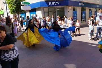  Un animado pasacalle infantil anuncia la magna cabalgata carnavalera de Telde/TA.