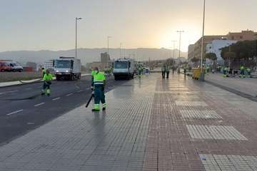 La multitudinaria cabalgata deja 8 toneladas de residuos en las calles de Telde/TA.