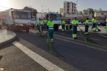 La multitudinaria cabalgata deja 8 toneladas de residuos en las calles de Telde/TA.
