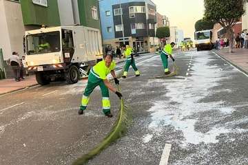 La multitudinaria cabalgata deja 8 toneladas de residuos en las calles de Telde/TA.
