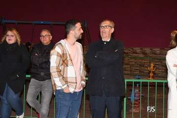 Diversión y política se dan cita en Las Longueras en el arranque de sus fiestas patronales/FJS Fotografía.