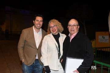 Diversión y política se dan cita en Las Longueras en el arranque de sus fiestas patronales/FJS Fotografía.