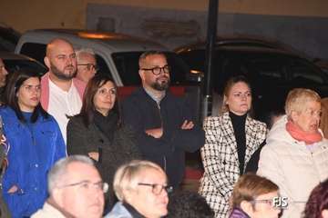 Diversión y política se dan cita en Las Longueras en el arranque de sus fiestas patronales/FJS Fotografía.