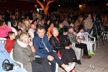 Diversión y política se dan cita en Las Longueras en el arranque de sus fiestas patronales/FJS Fotografía.
