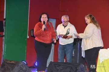 Diversión y política se dan cita en Las Longueras en el arranque de sus fiestas patronales/FJS Fotografía.