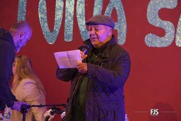 Diversión y política se dan cita en Las Longueras en el arranque de sus fiestas patronales/FJS Fotografía.