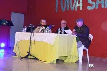 Diversión y política se dan cita en Las Longueras en el arranque de sus fiestas patronales/FJS Fotografía.