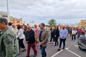  Las Longueras procesiona a su patrono en el día grande de sus fiestas/TA.