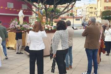  Las Longueras procesiona a su patrono en el día grande de sus fiestas/TA.