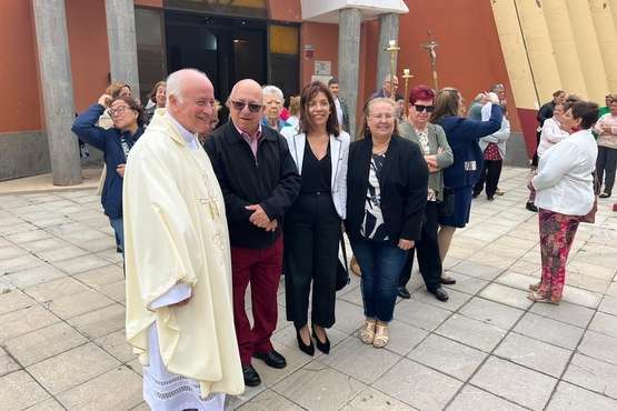  Las Longueras procesiona a su patrono en el día grande de sus fiestas/TA.