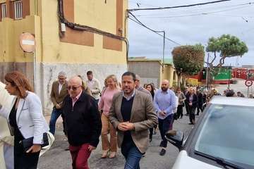  Las Longueras procesiona a su patrono en el día grande de sus fiestas/TA.