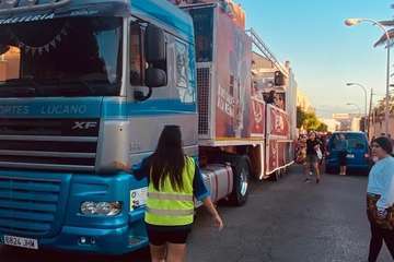 Unas 1.500 personas acompañan el Entierro del Hueso en Telde/TA.