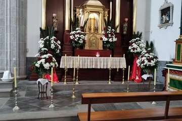 Monumentos florales en la Basílica de San Juan e Iglesia de Los Llanos de Telde/TA.