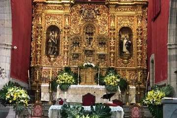 Monumentos florales en la Basílica de San Juan e Iglesia de Los Llanos de Telde/TA.