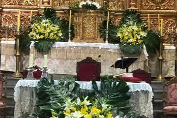 Monumentos florales en la Basílica de San Juan e Iglesia de Los Llanos de Telde/TA.